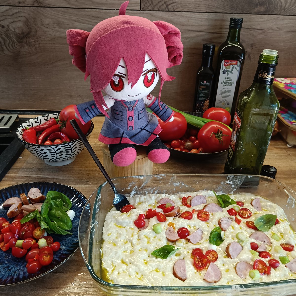 Mike9373883's tweet photo. Teto made a delicious loaded focaccia, with some ingredients straight from her garden 🍅🌶️🌿 https://t.co/52kR6cwcU8