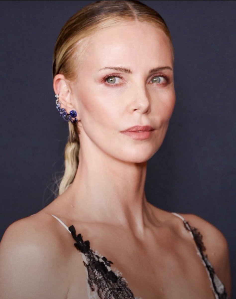 charlizethti's tweet photo. https://t.co/H3hMsjzQ33