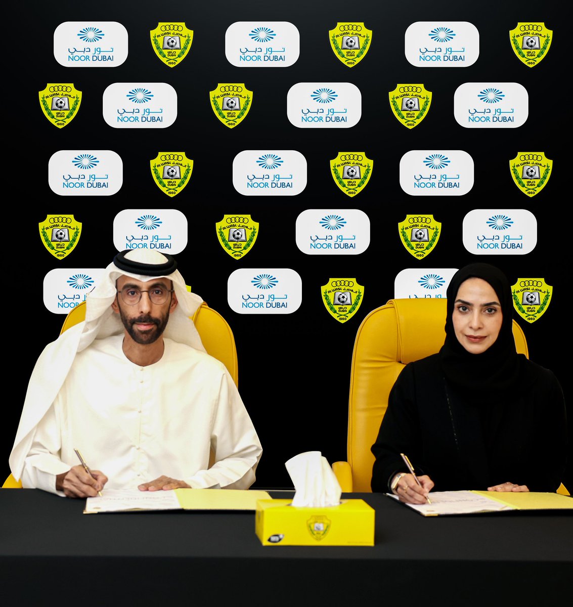 AlWaslSC's tweet photo. نور دبي راعياً للوصل في آسيا 💛

وقّعت شركة الوصل لكرة القدم اتفاقية مع مؤسسة نور دبي الخيرية لرعاية الفريق في دوري أبطال آسيا للنخبة، ليظهر شعار المؤسسة على ظهر قميص الفريق.

@noordubai 

🇦🇪 #وصل_الوطن
🟡 #الوصل | #ALWASL https://t.co/MrM4uLm2s5