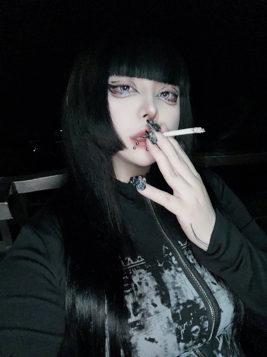 xxoxoxx96's tweet photo. 絶対好きになっちゃダメなタイプのお姉さん https://t.co/ynRr4I383r