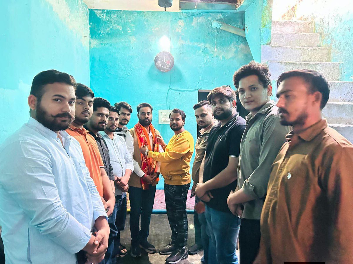BJYMinUK's tweet photo. भारतीय जनता युवा मोर्चा द्वारा काशीपुर विधानसभा के आवास विकास मंडल में वार्ड न॰ 10 में बूथ संख्या 199 पर युवा मोर्चा काशीपुर जिला प्रभारी दीपांशु शर्मा जी ने बूथ अध्यक्ष श्री विनोद कश्यप जी के निवास पर पहुँच कर वन बूथ 20 यूथ की सूची को पूर्ण रूप से सत्यापित किया। https://t.co/YJs7bLqQDv