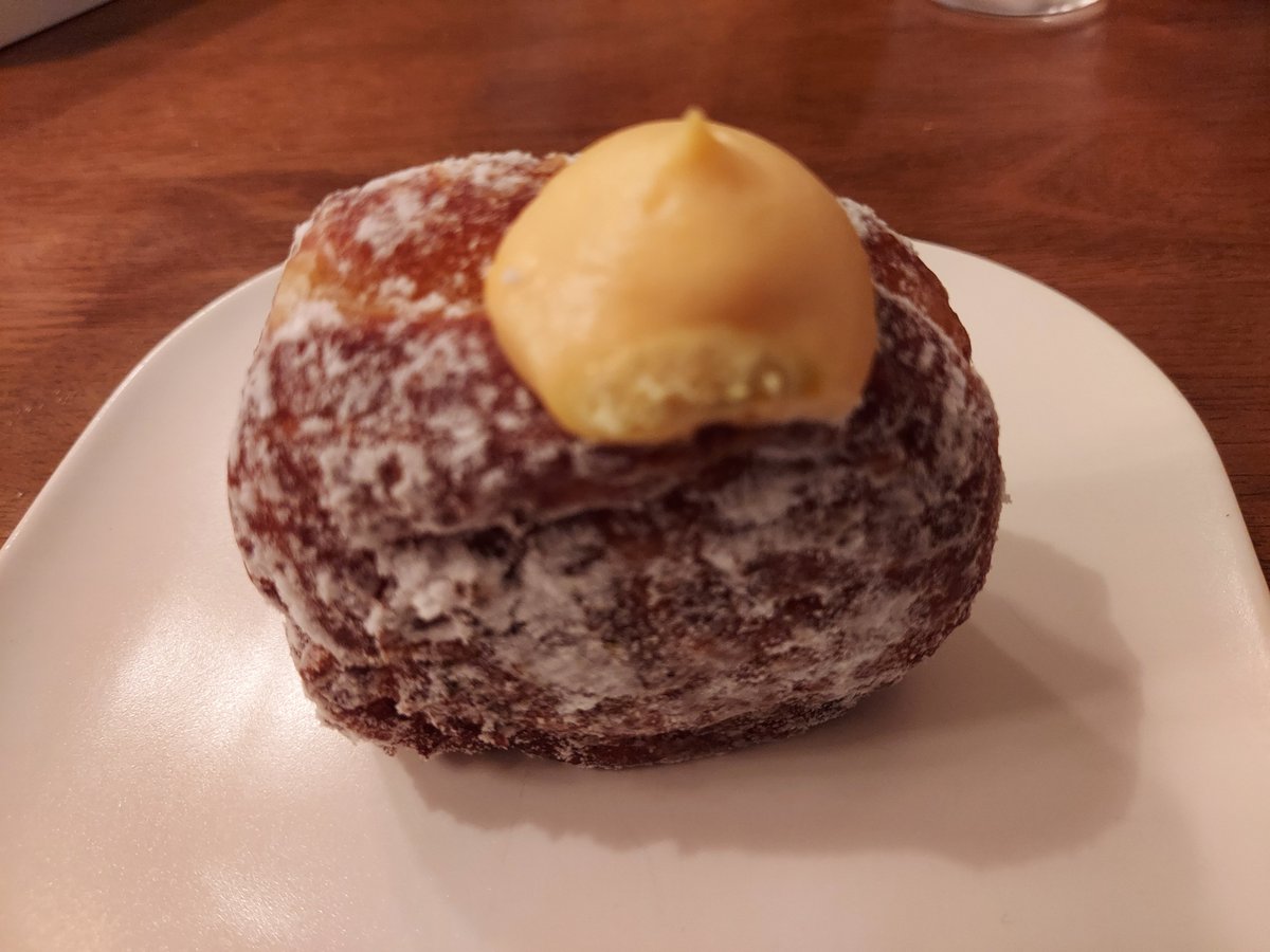 ad_note_2021's tweet photo. 京都へお見舞いに行ったお土産に
ずっーと食べたかった『I’m donut』🍩
旨し😋

#I’m donut
#アイムドーナツ
#ドーナツ https://t.co/7bYoYbz7D3