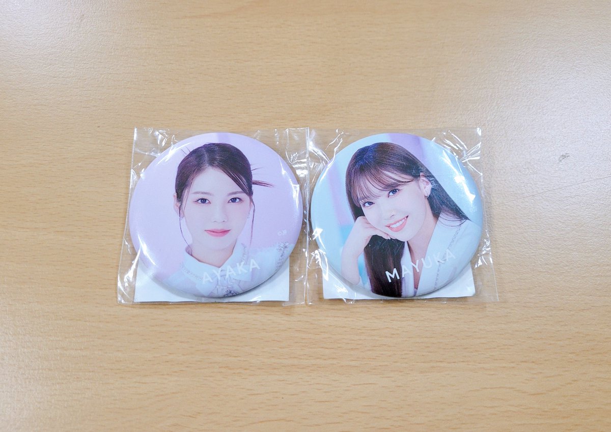 ADAY_Kalios's tweet photo. NiziU 니쥬 AYAKA 아야카, MAYUKA 마유카 우치와 및 캔배지 각각 원가에 양도합니다. 문의는 디엠으로 부탁드립니다.

MAKO 마코 RIO 리오 MAYA 마야 RIKU 리쿠 RIMA 리마 MIIHI 미이히 NINA 니나 韓国デビュー カムバ ニジュ withUトレカ 初動 代行 共同購入 Press Play HEARTRIS LOVE LINE 운명선 https://t.co/Wy24wN8Q5s