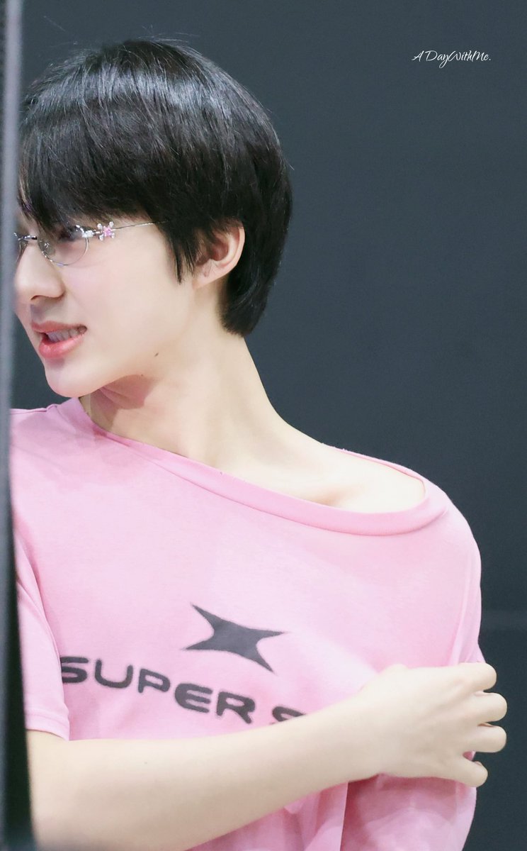 MinnKemika's tweet photo. CEO’s พรีเซนเสื้อได้แบบ 🫠
#34thHBDZEEPRUK
˚ᶻ@zee_pruk #ZeePruk ˚♡
 @CwrNew #NuNew #ZeeNuNew https://t.co/dEVMWUOgg5