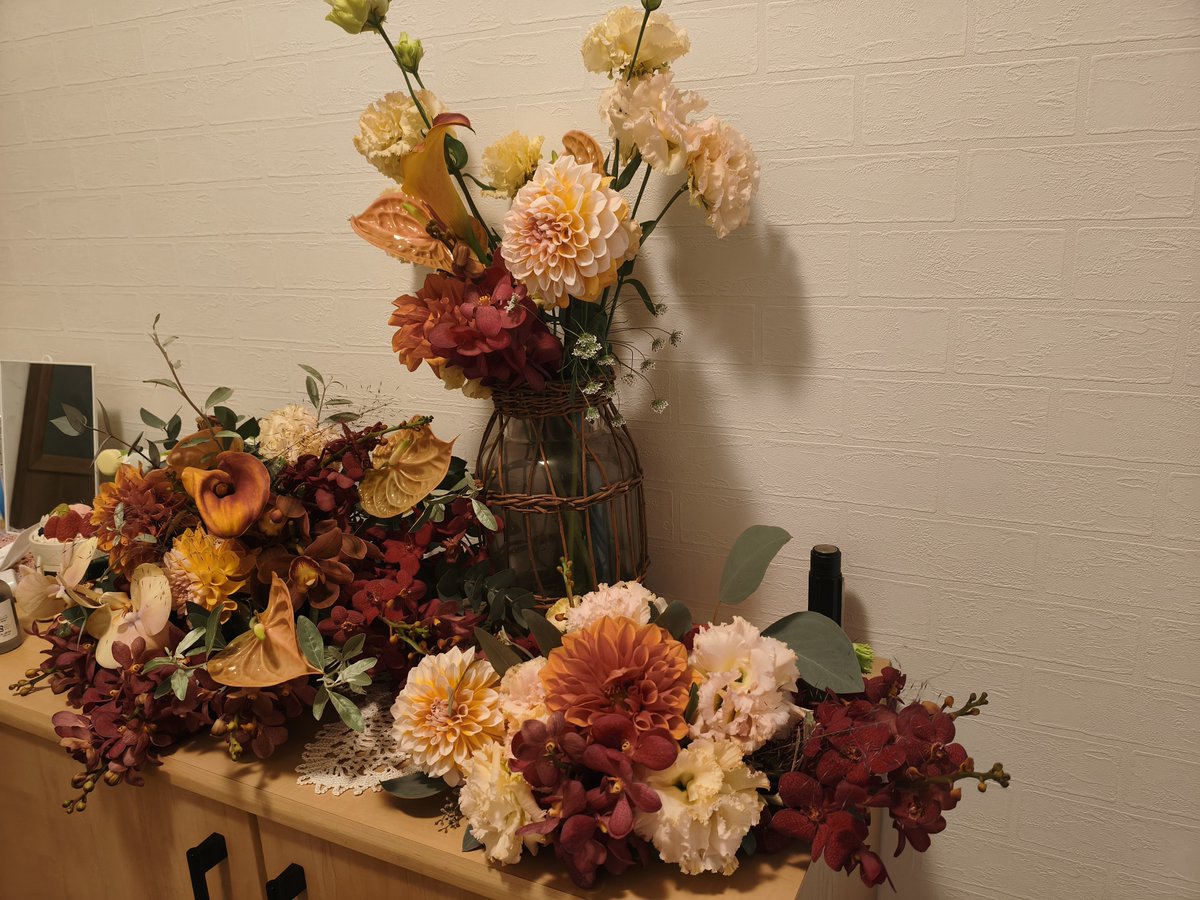 cherry_rabbit79's tweet photo. 式はとても素敵でにこにこしちゃった。
帰る時にいただいたお花は玄関に飾らせてもらった🌸 https://t.co/dlIQq4kCfn