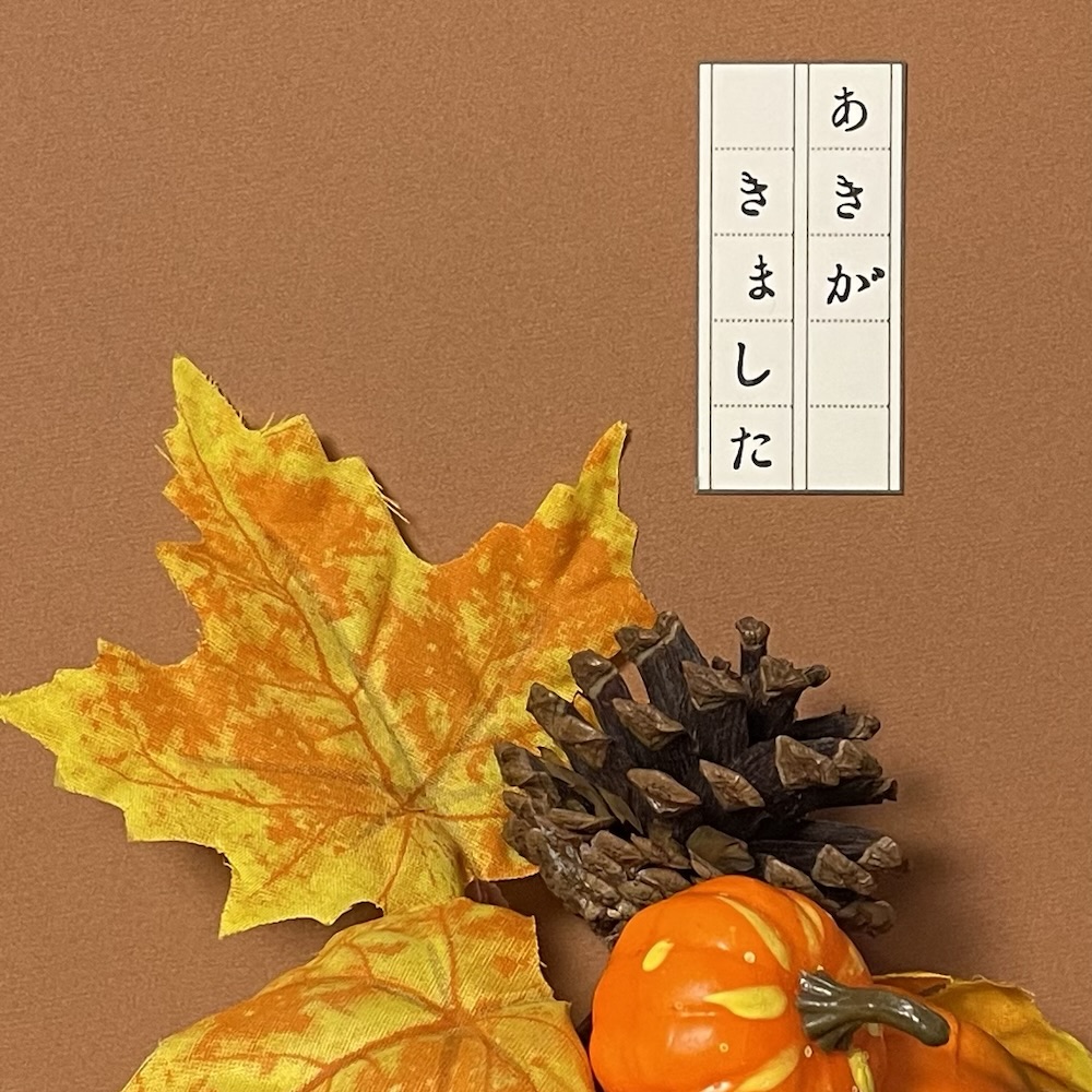 SUNDAY_E_INFO's tweet photo. 【原稿用紙柄のシール】
字に自信が無い私はひらがなスタンプを使っています。
海外からのご注文には必ずと言っていい��ど、このシールが入っているので、原稿用紙柄に何かあるんでしょうか？
色々楽しんでもらえてたら嬉しいなと思いながら梱包しています。#原稿用紙柄　#原稿用紙 https://t.co/tigtmEzJ7L