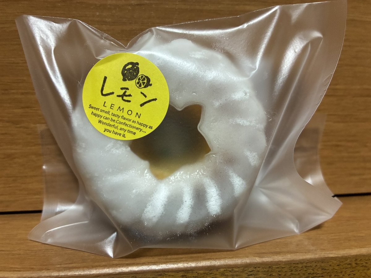 life_of_conn8ds's tweet photo. 近所のスーパーで見かけたクグロフというお菓子を買ってきた。かなり美味しい。これは良い出会いだった。 https://t.co/HZYvuG7r1Z