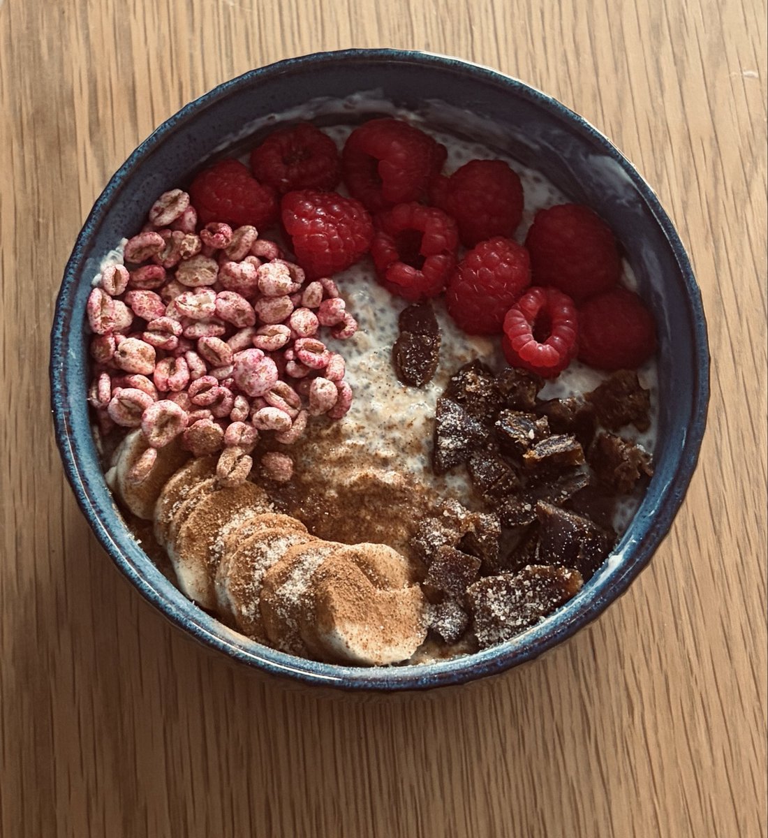 Mi0seE's tweet photo. Oatmeal with chia seeds as a Omad for today - 497 Kcal. 🧡🍂
#edtwtㅤ #edrtwtㅤ https://t.co/p734O3icPn