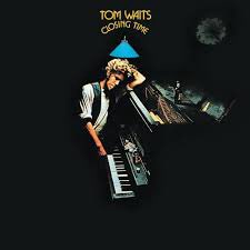 junmoonman's tweet photo. 今日の5枚目は、Tom Waits『Closing Time』（1973年）

ジャジーなピアノに、少ししゃがれた歌声。ジャズ、ブルース、フォークが溶け合う、夜の静けさに似合うアルバム。哀愁と温かみが心地いい。

#TomWaits #ClosingTime #ClassicRock https://t.co/OF4xq8UjWN