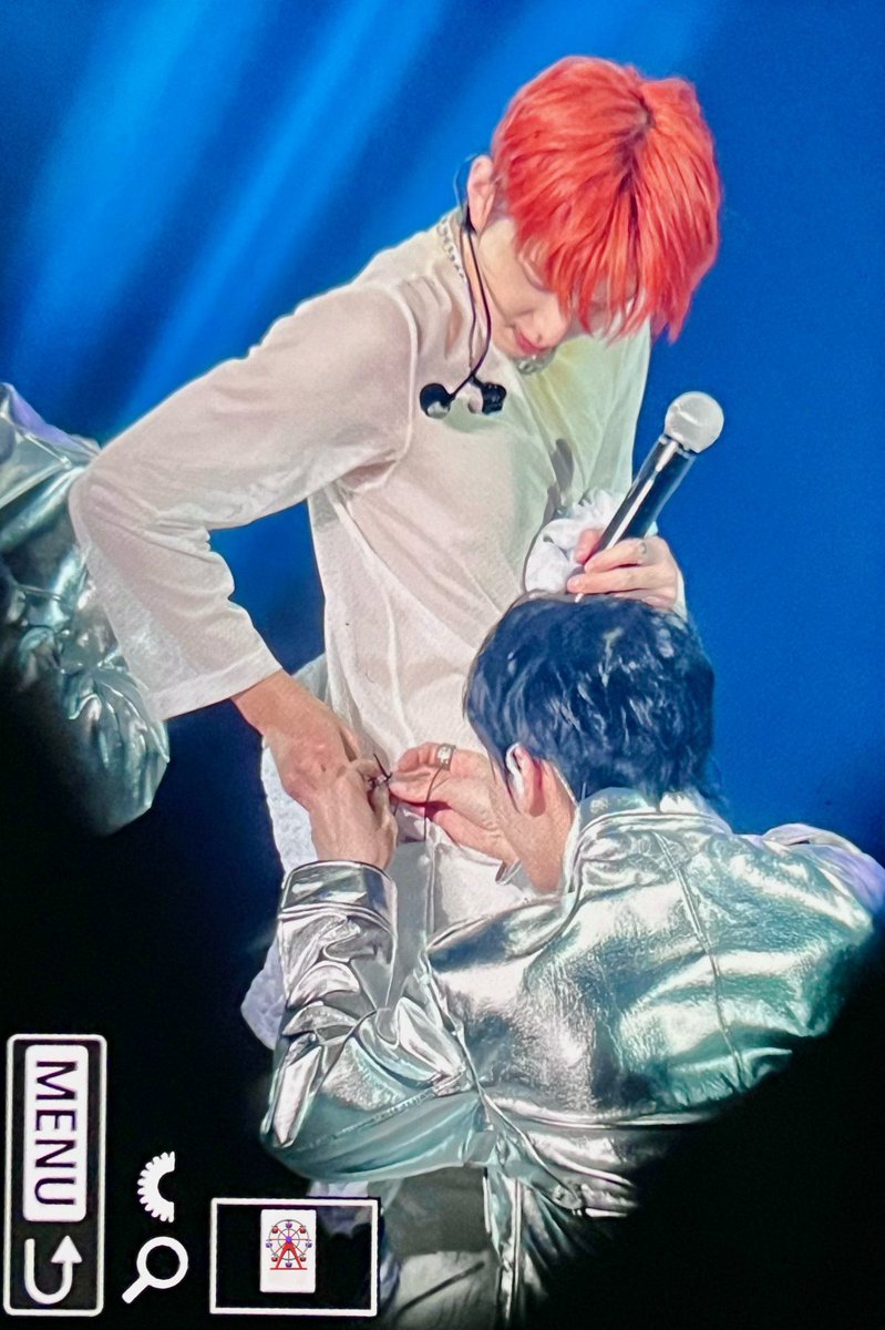 __x98z's tweet photo. 곤란한일생기니까 바닥에 무릎덥석꿇어서까지 봐주는남자보고 진짜마음개힘들어짐 https://t.co/uerGVi0P2w
