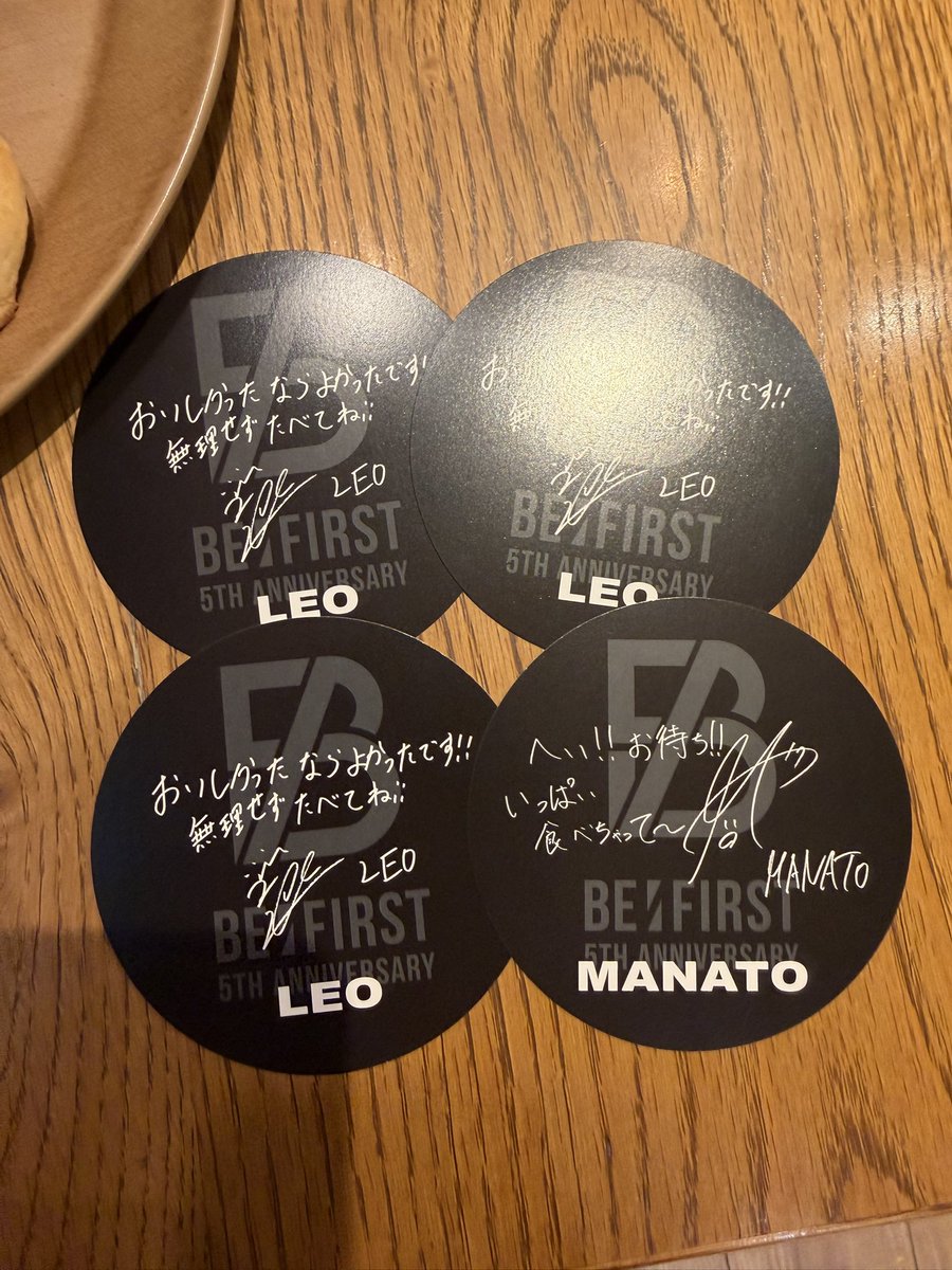 bm_so2651's tweet photo. BE:FIRST コラボカフェ コースター交換

譲：MANATO   LEO

求：SOTA＞＞＞＞＞SHUNTO

12日手渡し交換or郵送交換希望です

よろしくお願いします🙇‍♀️
#BEFIRST交換 https://t.co/blEwlM5rSo
