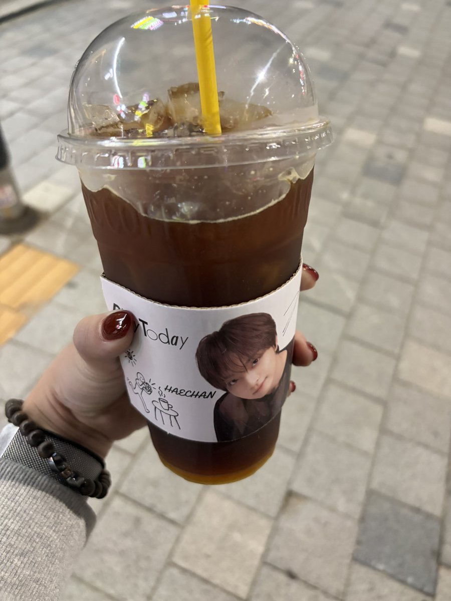 auywonchive's tweet photo. 퇴근하고 왔다 •••
벌써 오늘 세 번째 커피고
밤샘 쭈고 https://t.co/125VTvbVyQ