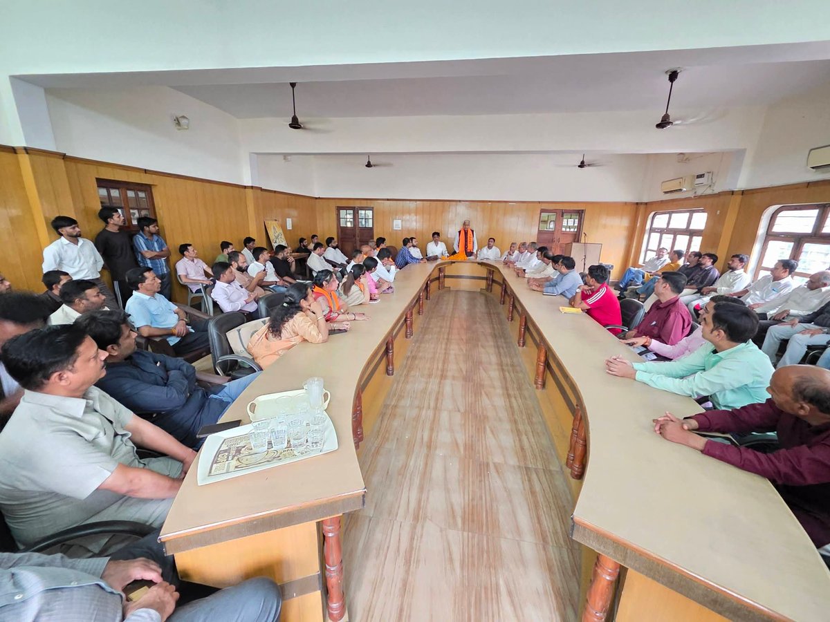dineshgoelbjp's tweet photo. आग्रह है कि अपने मताधिकार का प्रयोग अवश्य करें और अन्य स्नातक मतदाताओं को भी मतदान के प्रति जागरूक करें।
आपका एक मत, लोकतंत्र की ताकत!
#MLCSnatak #मतदाता_जागरूकता #मेरठ_सहारनपुर #बागपत #बड़ौत #DineshKumarGoel #RKGITM https://t.co/GOCeaKz6zR