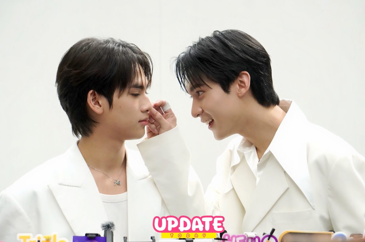 Update__today's tweet photo. ช่วงสัมภาษณ์สื่อของ " ริวจิน-แพทจิ " ในงาน ″PAREUN presents "Reflections of Scent" with RYUJIN-PATJI″ 💐✨
Reflections Of Scent with RyujinPatji
#PAREUNxRYUJINPATJI
#ryujinpatji #ริวจินแพทจิ
#rryjinnn #chira_patt
#PAREUN #ReflectionsOfScent
#UPDATETODAY https://t.co/IDWBcntbRk