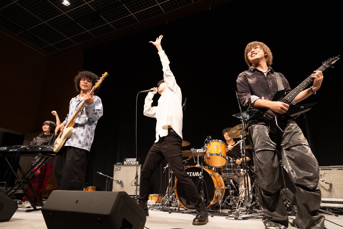 Morishita__mad's tweet photo. 2026.10.11 at K-MIX 「Space-K」
やらまいかミュージックフェスティバル
NEO BLAZEでした！

ずっと応援してくれている地元の方々、遠方から駆けつけてくださったファンの方、私がネオブレに入る前に出会った方々、そして初めましての方も、本当にたくさんの人が一緒に拳を上げてくれて、なんだか走馬灯みたいだった

まさかのアンコールもいただきびっくり！
運営さん、許可してくれて本当にありがとうございます🥲

終演後、司会の方に「ビッグになってください！」って言っていただいた
なりますよ

そしてまた帰ってきます！
ありがとうございました✌️