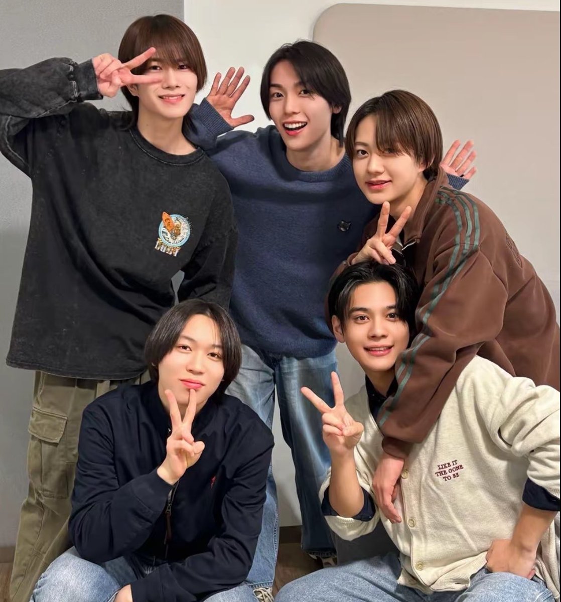 _0113fy's tweet photo. ちけまこなって【中性的な綺麗系塩顔】と【華やかな王道爽やか顔】と【甘めの綺麗可愛い顔】と【儚げで透明感のある中性顔】と【彫りの深い王子様顔】がいてマジで顔面のバランスが神だと思ってる https://t.co/mzKkjXTC9B