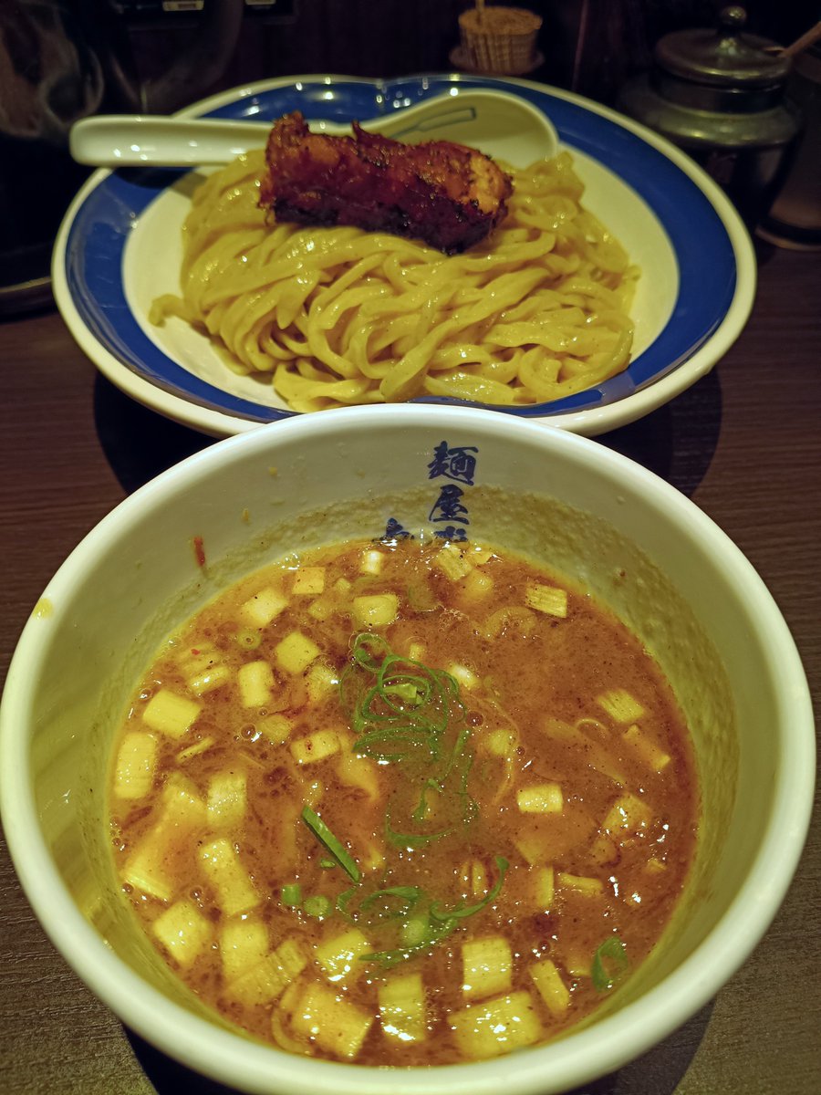 chomoyama3's tweet photo. 麺屋武蔵の濃厚つけめん。久しぶりに連チャンでラーメン。 https://t.co/KTRlaVvNOM