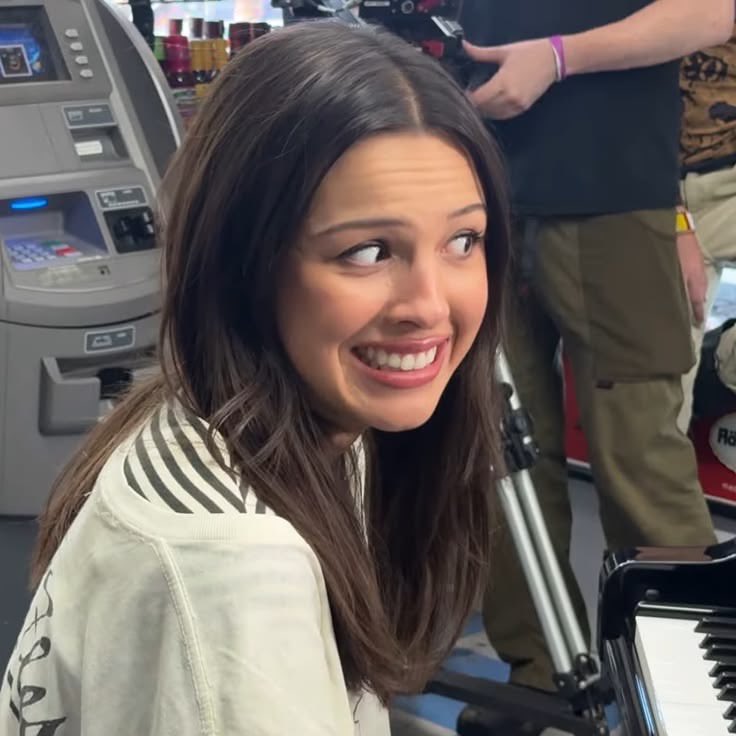 serenjinpity_'s tweet photo. diva has the most expressive face ever https://t.co/tizif8j7bV