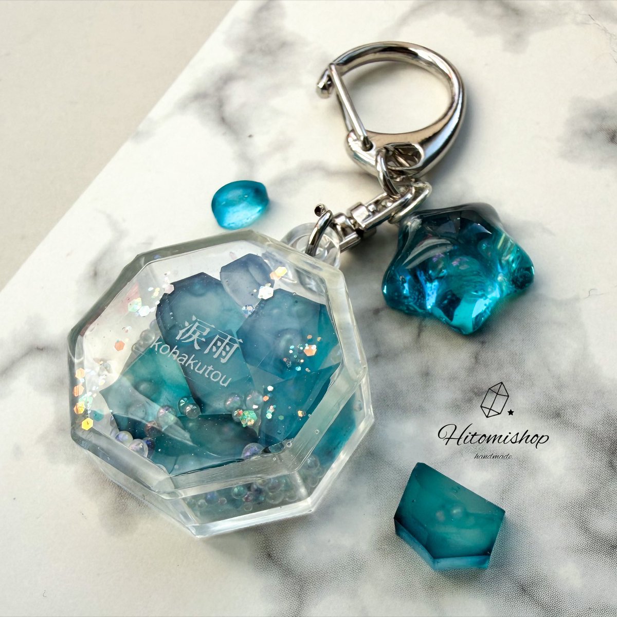 Shop12Hitomi's tweet photo. #三連休はフォロワーさんが増えるらしい 

「空の琥珀糖」というレジン小物を作っています。 https://t.co/KYdUFwJkAz
