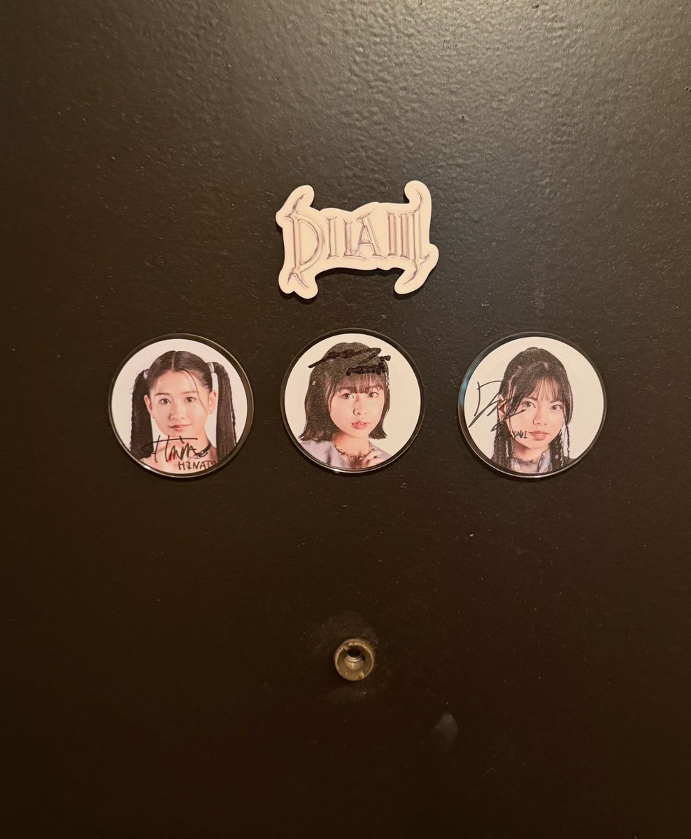 vitssawai's tweet photo. 今日は、西区キャンプ場のイベントに行ってきました〜( ´ ▽ ` )ノ
大崎海星高校の学生さんが開発した『海星バーガー』しいたけが肉厚で美味しかったです『DILAⅢ』さんも来ていたので、グッズを買わせてもらいましたが、玄関につけてください!とのことだったので、つけてみました
#DILAM
#ディラム https://t.co/T4KwA1pstG