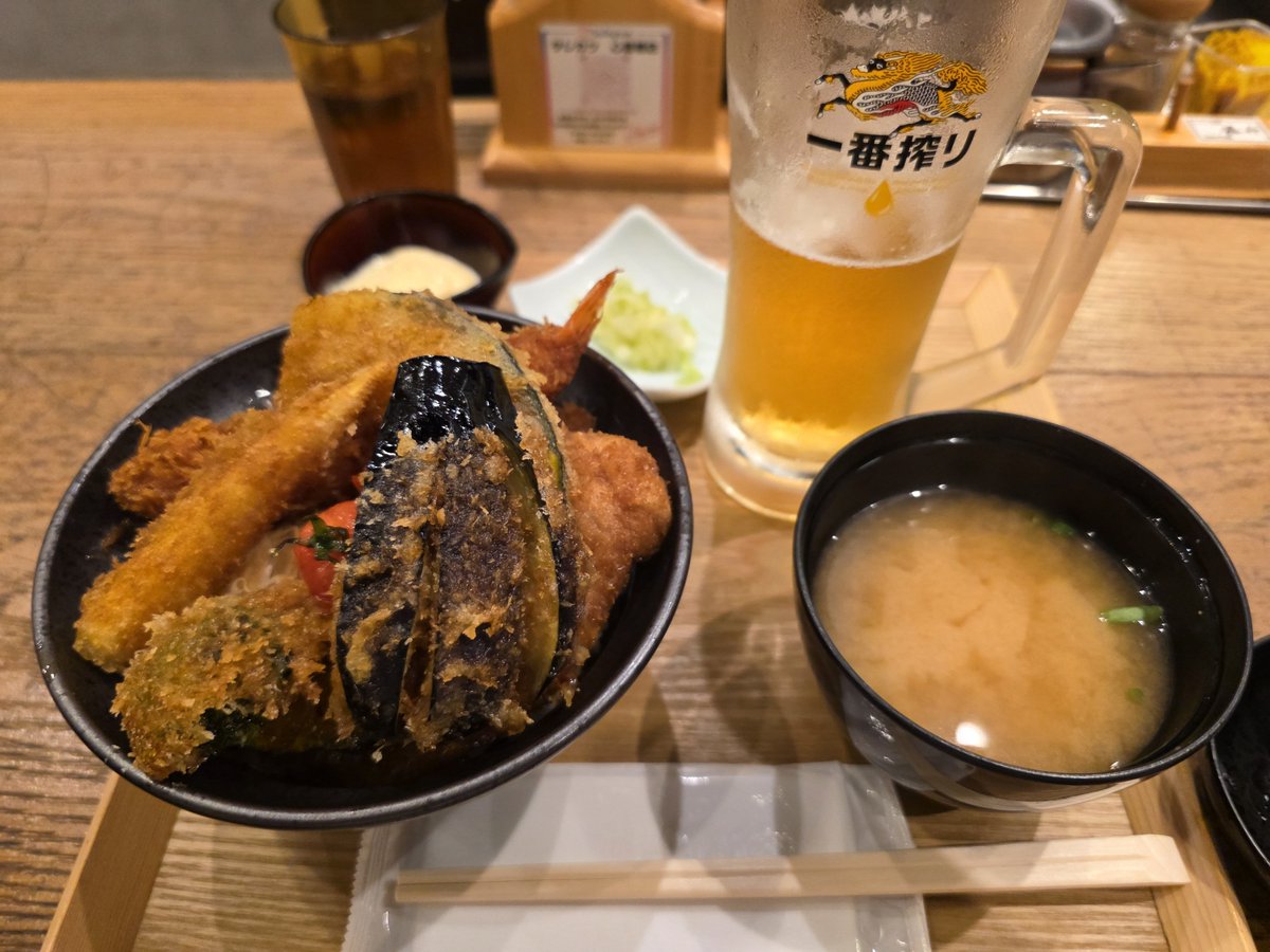 396jeep1's tweet photo. 野菜も海老ものってるカツ丼 https://t.co/5eTTjSFqvd