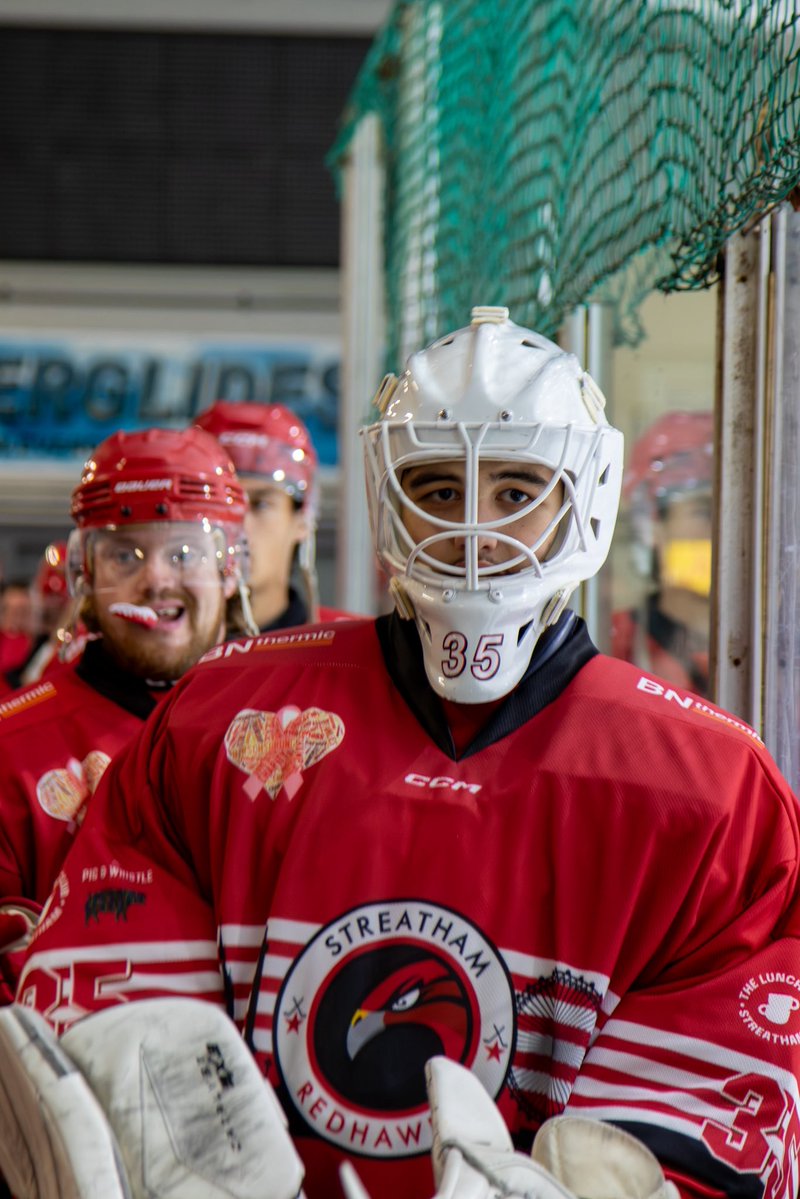 StreathamHockey's tweet photo. We've photos from last night’s away win against the Solent Devils!
View the full gallery here: https://t.co/0qR8ocfafV
#RedHawks #hattrick #Streatham #awaywin https://t.co/KGIIccfRea