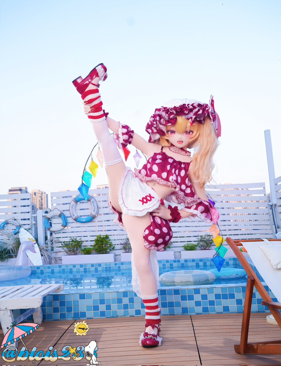 blois2333's tweet photo. #东方project #kigurumi #東方Project  #着ぐるみ #フランドール・スカーレット
開脚する https://t.co/CO0hr84qI3