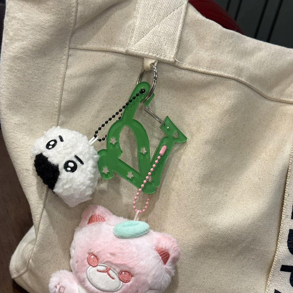 kannatkannat02's tweet photo. ✸pls kindly rt✸

giveaway  #THE_REDLINE_BANGKOK 

♡127 carabiner 
27 ea/day

♡for jaeyong 
Jaeyong's words sticker
21 set/day

✸date : 31 oct &amp; 1 nov 2026
✸time : tba
✸location : Thammasat Stadium

#NCT127_5TH_NEOCITY_BANGKOK_THE_REDLINE
#NCT127_5TH_NEOCITY_THE_REDLINE https://t.co/MDIEWDwwOx