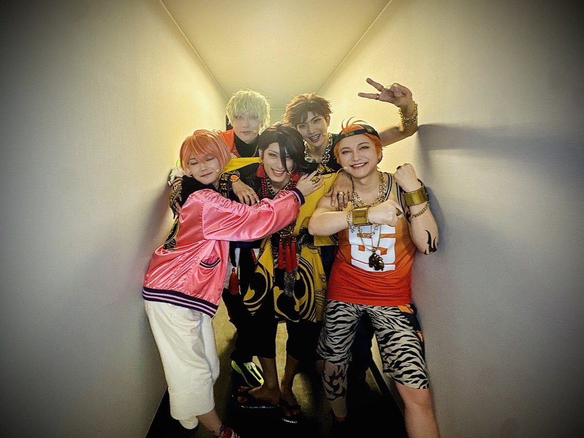 koba_tatu's tweet photo. #パラステRtL #パラステ

Paradox Live on Stage -Road to Legend- "RAGE" 
終幕！！！！🔥関わってくださった全ての方に感謝を…！！！
なにより、6人目！みんなの声がパワーになった！ありがとう！
たくさん語りたいことあるけど、また💪🎊
パラステ、悪漢奴等の一員になれて幸せ！
また会おう！✨🔥 https://t.co/5OOtpqM1Ms