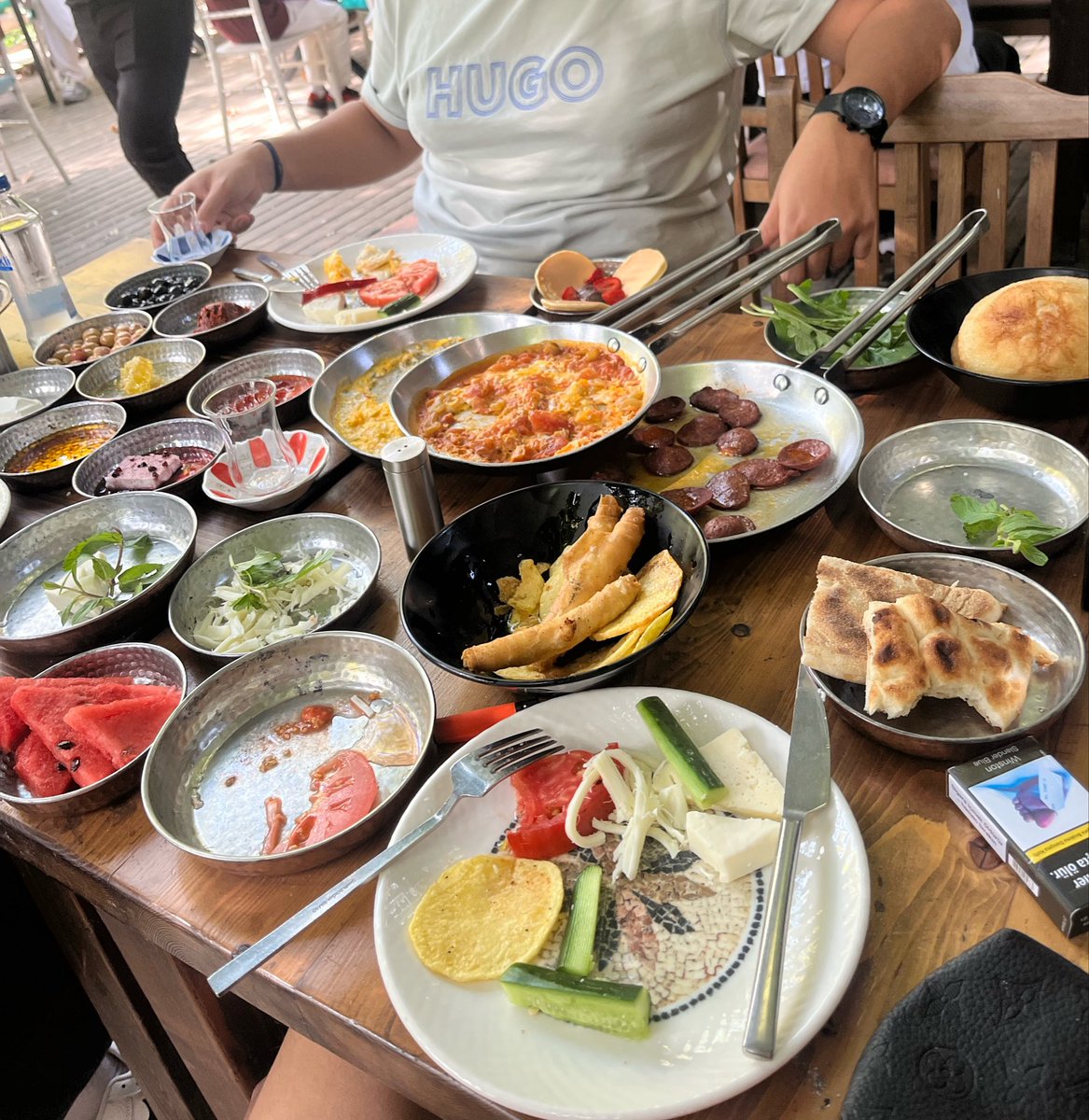 eyinasiyeeee's tweet photo. mardin’de kahvaltı yapıyor olabilirdik şu an ama biz izmirdeyiz https://t.co/MHcHmR66YQ
