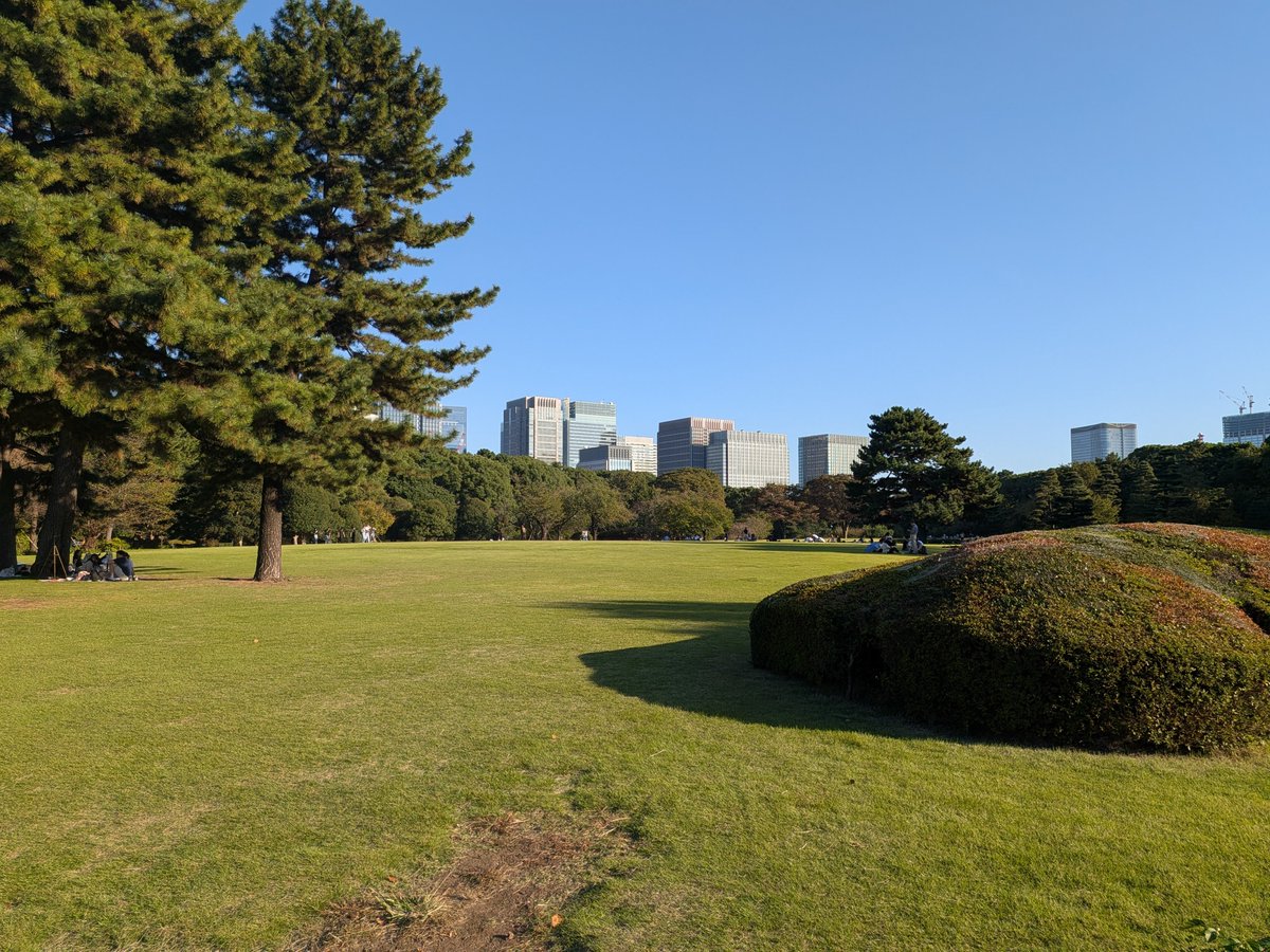salt_aki375's tweet photo. 武道館近くのカッフェでお昼キメこんで皇居周辺を徘徊🚶‍➡️
〇〇門とか〇〇跡とかとか色々見て回ったら結構時間掛かるね

近くに超超強力とされる某パワースポットあるらしいけど、物見遊山的な感じで行ったらエライことなりそうで行けんかった(´⁠・ω・｀⁠) https://t.co/ivD5SrKIvp