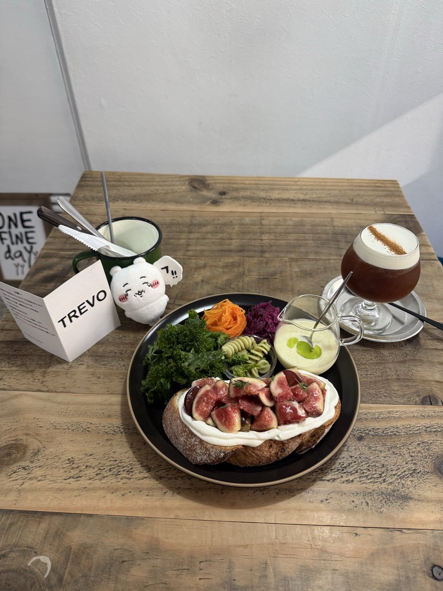 kccafe929's tweet photo. 今季ナンバー1の無花果の一皿🏅
副菜もスープもドリンクも感動で震えてしまう🤣
大好きなお店にちいたん連れていけてｻﾁ https://t.co/sHJA84chzm