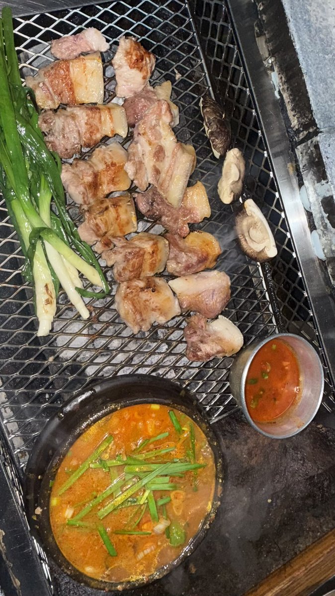 uuuvvvw's tweet photo. 산청숯불가든세권이라고 들어봣니 https://t.co/DhAtD2Abc1