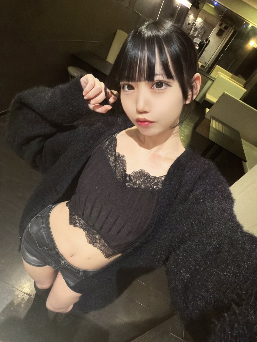 lucyn4_x's tweet photo. 秋服持ってなさすぎてほぼ夏服みたいな服着てる https://t.co/ObGboscjUW
