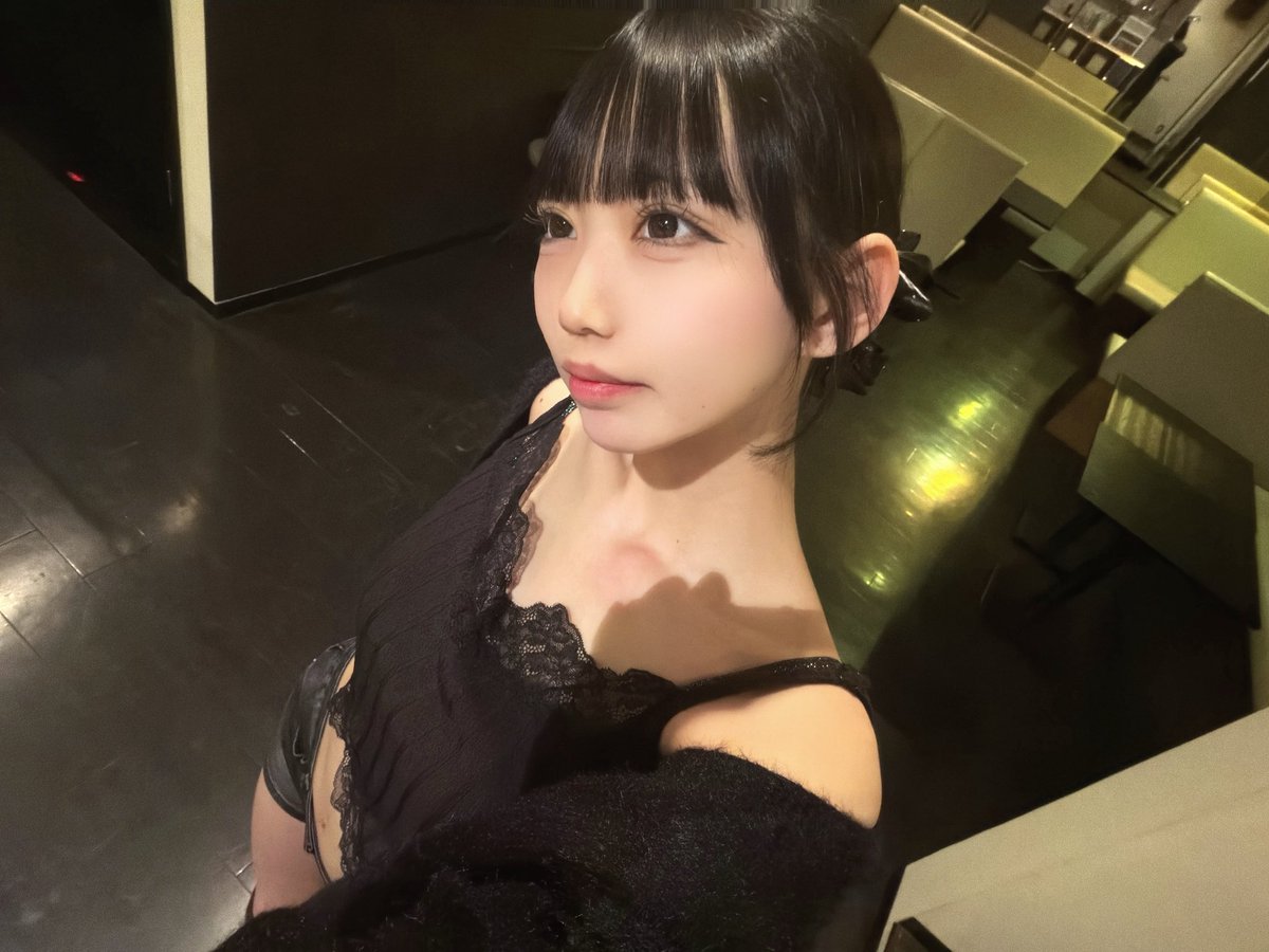 lucyn4_x's tweet photo. 秋服持ってなさすぎてほぼ夏服みたいな服着てる https://t.co/ObGboscjUW