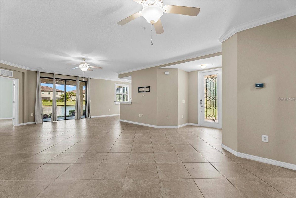 scott_swonger's tweet photo. Peaceful water views meet a bright, open layout in this first-floor end-unit coach home in Venice’s Gran Paradiso. 3 beds, 2 baths, 1,706 sq. ft., 2-car garage—$325,000. 🌊 https://t.co/zXQlnL710u #VeniceFL #CondoLiving https://t.co/Fd6UImx1te