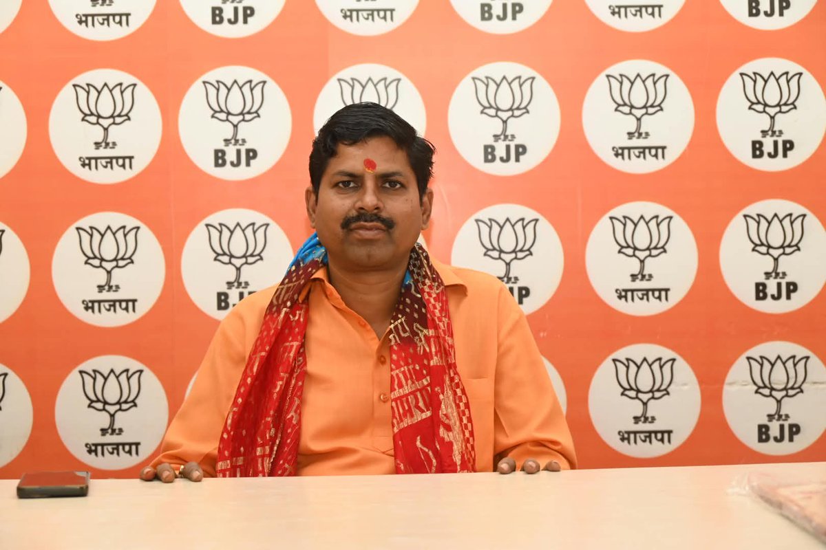 DilipSribjp's tweet photo. माँ शैलपुत्री के आशीर्वाद से शारदीय नवरात्रि के प्रथम दिन भाजपा प्रदेश मुख्यालय के मीडिया कक्ष में भाजपा उत्तर प्रदेश के प्रदेश प्रवक्ता के रूप में दायित्व निर्वहन। https://t.co/Bah0R4Pzpg