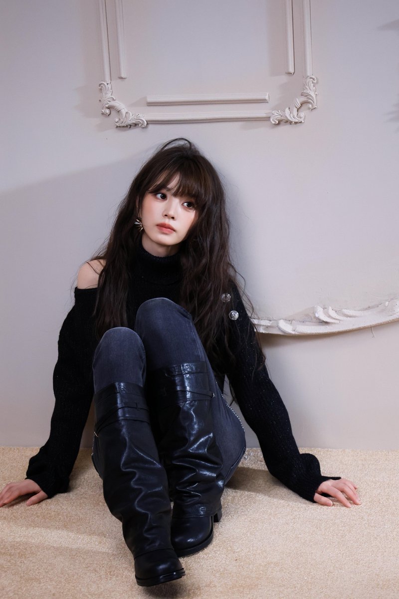 PursuitofXiwei's tweet photo. I am captivated by this pretty girl 🖤🐈‍⬛ #TianXiwei for #AnnAlderman https://t.co/1h46eozeaC