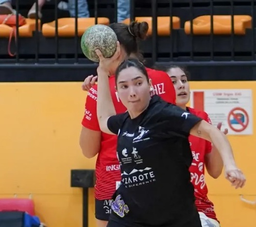 NdeLanzarote's tweet photo. Puerto del Carmen estrena el casillero de victorias en Zaragoza
#balonmano #balonmanofemenino #tias #latiñosa #puertodelcarmenlanzarote #puertodelcarmen #lanzarote #DHOF #DHOroFem #canarias #españa #SheLovesHandball #Handball
https://t.co/9WGxXOoDT0
Fotos: @phastor_art https://t.co/47irztcI6T