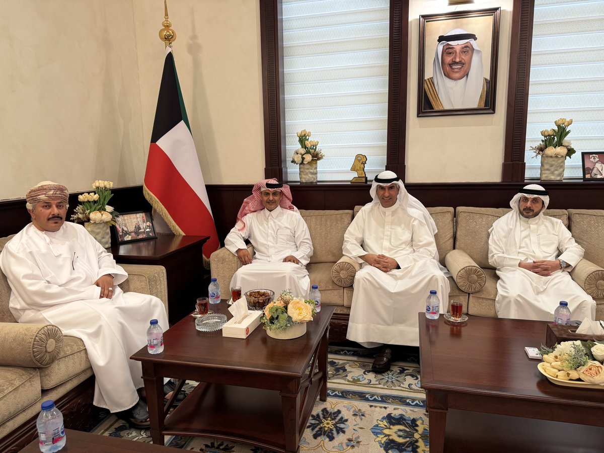 kuwaitEmbassyJO's tweet photo. استقبل سعادة السفير/ سامي غصاب الزمانان ـ سفير دولة الكويت لدى المملكة الأردنية الهاشمية الشقيقة بحضور المستشار د. حمد الضفيري، سعادة الشيخ سعود بن ناصر آل ثاني ــ سفير دولة قطر، وسعادة الشيخ فهد بن عبدالرحمن العجيلي ــ سفير سلطنة عُمان، وجرى خلال استعراض سبل تعزيز التعاون. https://t.co/gnUTiTktbb