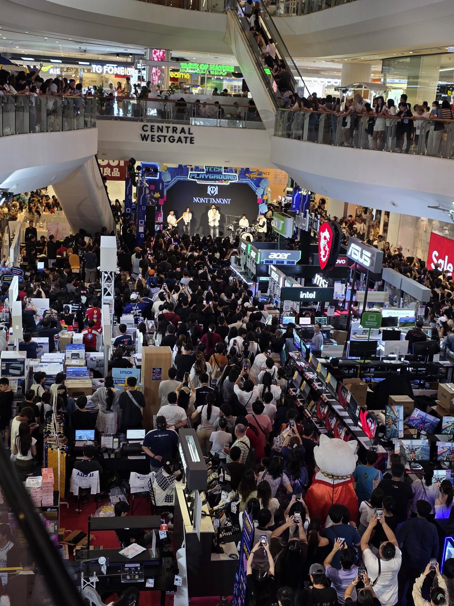 yuuu9901's tweet photo. เต็มทุกพื้นที่ คนรักพี่นนท์เยอะมาก
#NONTTANONT
#TechPlayground2026xNONT https://t.co/QYFi4oL7uw