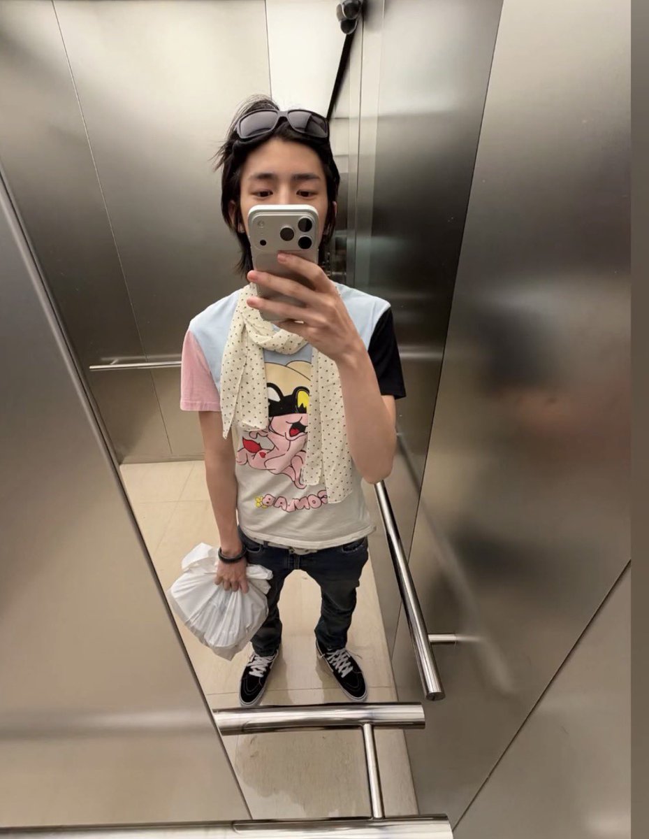 1ove3om's tweet photo. 이분들지금뭐하시는거죠? https://t.co/3TeWPZyOlh