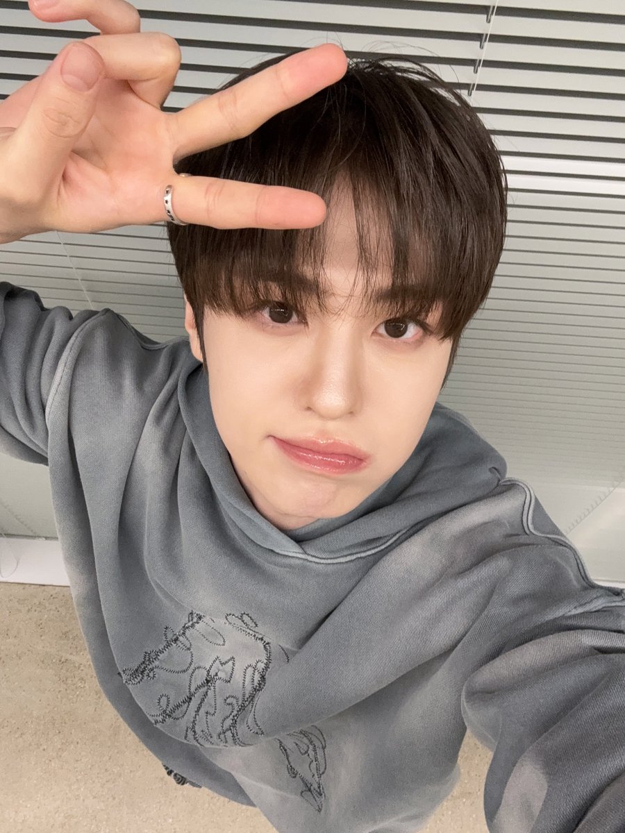 by_EPEX's tweet photo. 🙈

#EPEX #이펙스 #AYDEN #에이든 https://t.co/PQm2fpu6w3