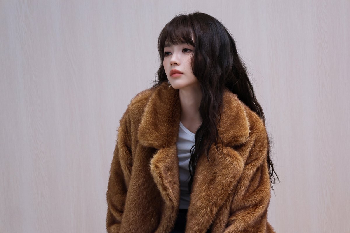 PursuitofXiwei's tweet photo. warmly wrapped in a furcoat 🤎😻

#TianXiwei for #AnnAlderman https://t.co/ngQwv0ZbCL