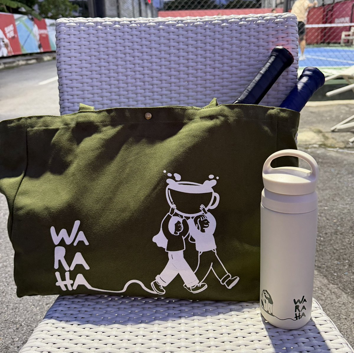 mahap13380's tweet photo. เมื่อเรามาเล่น pickleball ต้องมีกระเป๋าและ tumbler สุดเท่ห์ของ @WARAHACAFE 

#warahacafe #EngfaWaraha #อิงฟ้ามหาชน @EWaraha https://t.co/Pz2tCeraJn
