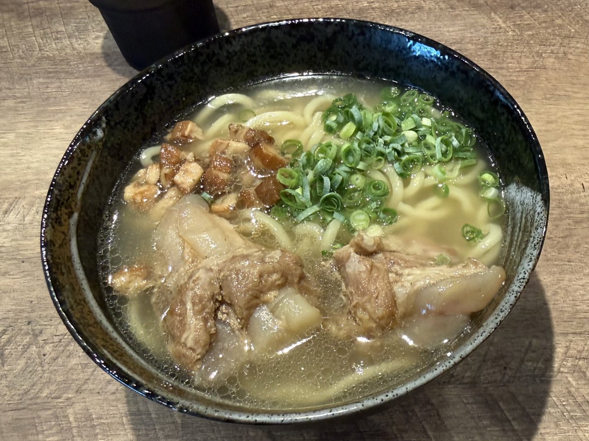 mabonigo's tweet photo. 朝起きて軽く二度寝し
駅前でソーキそば食べにおバイク🏍
戻ってから気が付くと夜🌙*.｡
歯医者🦷予約時間5分前で慌てて電話して滑り込む
スーパー寄って家帰り今(˙˙*)

まだご飯食べ��れないから玄関先でぼーっしてる☕️✨

外が程よく涼しくなって良い季節です https://t.co/AHCHNQV3rW