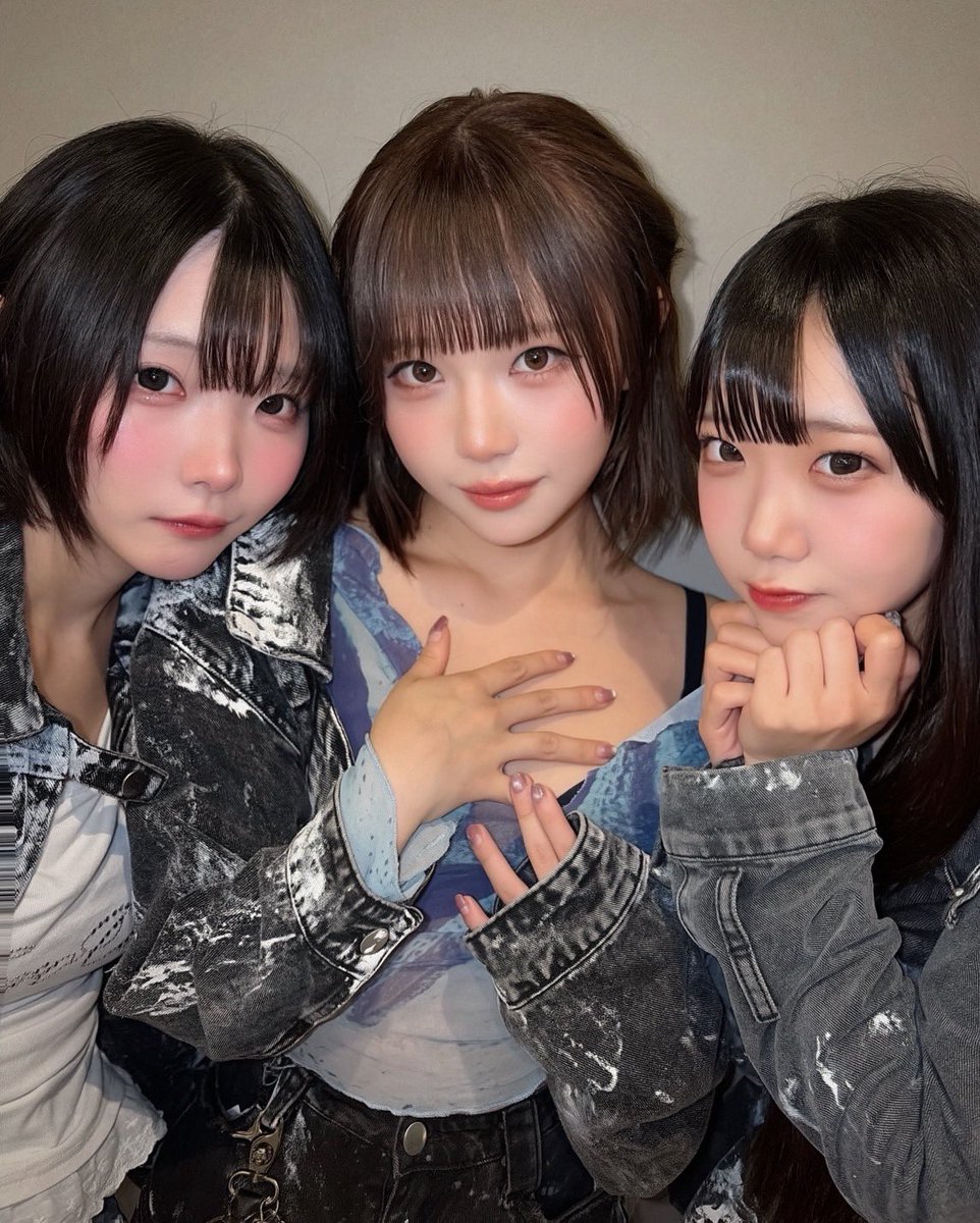 Kumorinochi2024's tweet photo. \お礼/

『Fluct Light』Vol.6
📍SHIBUYA DIVE

お越しいただきありがとうございました☁

▼次回の #クモリ予報
【10/13(火)】
#ﾆｷﾌﾟﾚ『おGiG。』

📍渋谷近未来会館
🎤19:20〜19:50
🤝21:20〜22:30

🎫前売¥3,000 / 当日¥3,500（+1D）
https://t.co/z5j6KmBjPe

🎁お目当て特典
・白チェキ券1枚
・ポイント2pt

会場でお待ちしてます👱‍♀️
