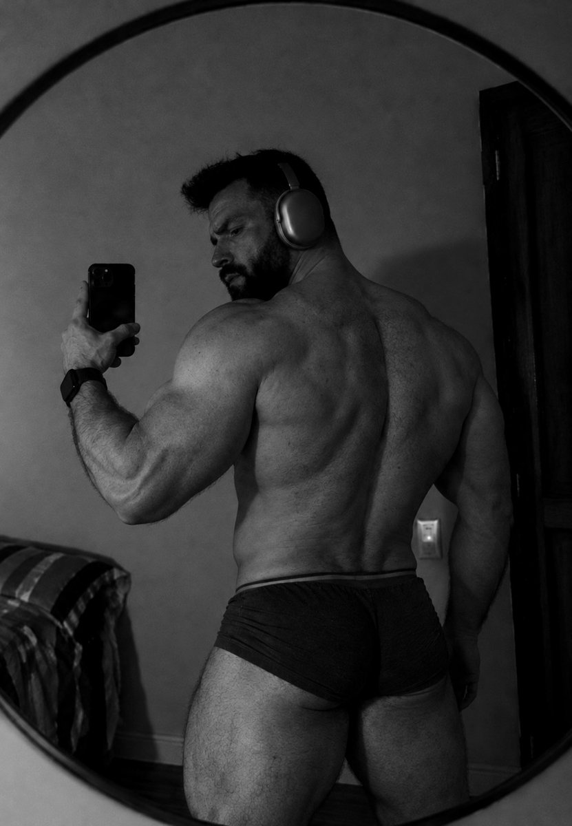 bigbeyxx's tweet photo. 🍑😈  #gay https://t.co/QEBFvqDfOP