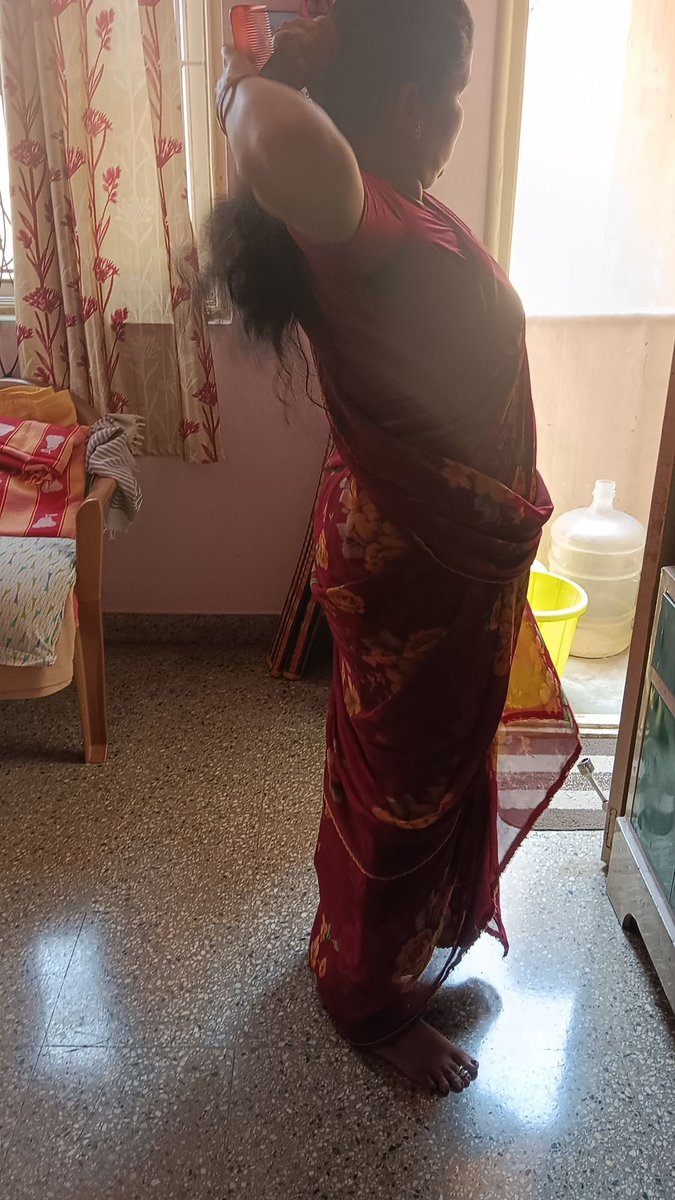 Thor5110's tweet photo. Follower vala amma lanja 
Lanja munda intlo full ga expose chestadi antha 🤤🔥 
back and side boobs ni chuste modda sarmantu lesthundi 🥵
Lanja ni akkade bed meda padesi dengali💥 Nadumu madathalu 😋
Poni tail pattukoni doggy lo denguthu unte aa sound ke karestadi💦 https://t.co/4hgRhyeorL