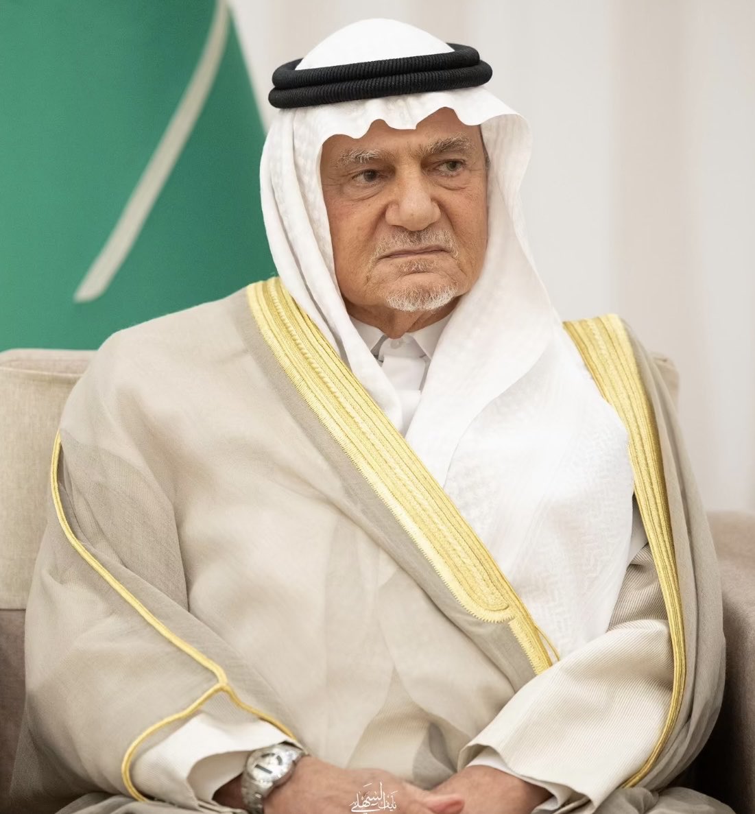 World_watchs's tweet photo. صاحب السمو الملكي الأمير تركي الفيصل رئيس الإستخبارات العامة السعودية الأسبق يرتدي ساعة الفجر الحديث AL219SB بتوقيتين زمنية من الستيل ، من مميزات الساعة احتوائها على منبه مخصص لكل صلاة ، وعرض أوقات الاذان لجميع مدن العالم لتسهيل معرفة اوقات الصلاة اثناء السفر والتنقل 

سعرها 650 ريال
